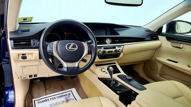 2015 Lexus ES 350 4dr Sedan w/ Premium Audio, Leather Seats & Dual Zone Climate - 22992813 - 12