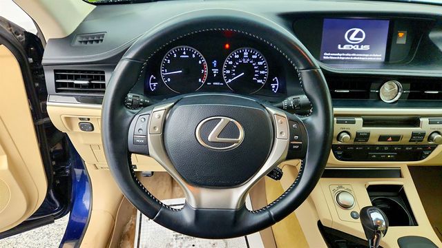 2015 Lexus ES 350 4dr Sedan w/ Premium Audio, Leather Seats & Dual Zone Climate - 22992813 - 13