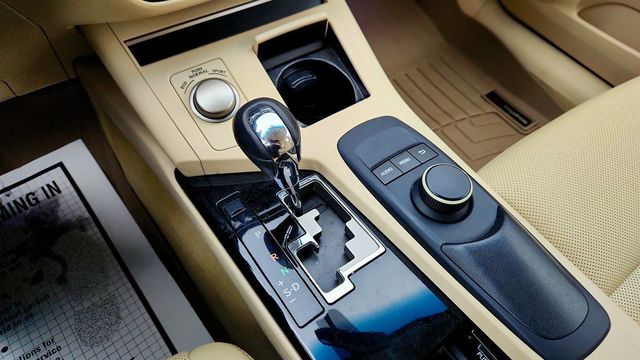 2015 Lexus ES 350 4dr Sedan w/ Premium Audio, Leather Seats & Dual Zone Climate - 22992813 - 16