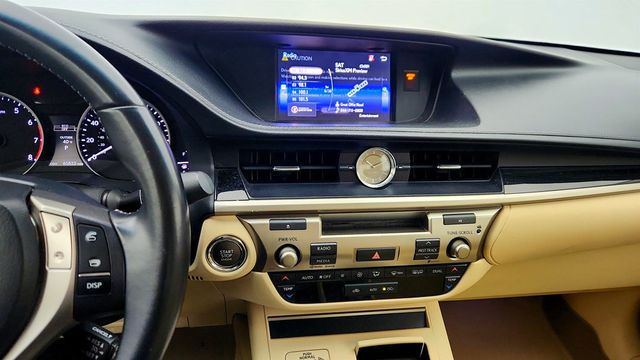 2015 Lexus ES 350 4dr Sedan w/ Premium Audio, Leather Seats & Dual Zone Climate - 22992813 - 17