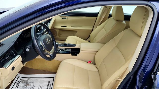 2015 Lexus ES 350 4dr Sedan w/ Premium Audio, Leather Seats & Dual Zone Climate - 22992813 - 20