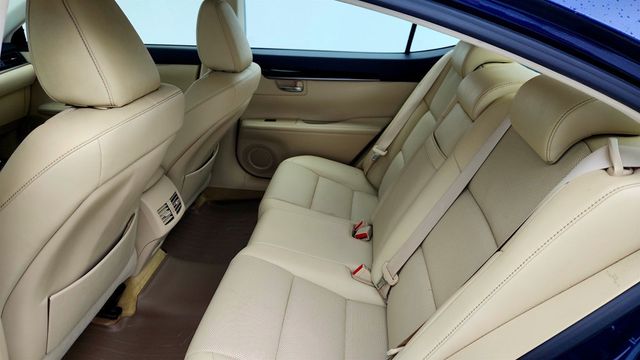 2015 Lexus ES 350 4dr Sedan w/ Premium Audio, Leather Seats & Dual Zone Climate - 22992813 - 21