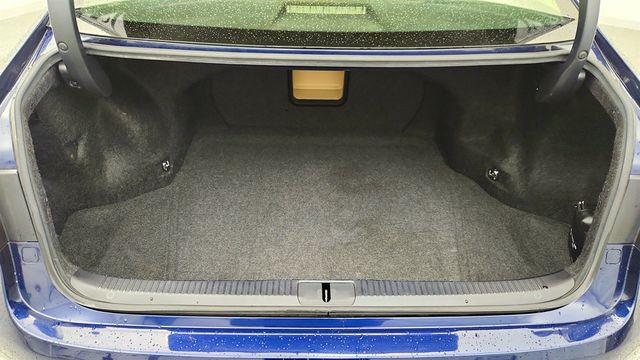 2015 Lexus ES 350 4dr Sedan w/ Premium Audio, Leather Seats & Dual Zone Climate - 22992813 - 22