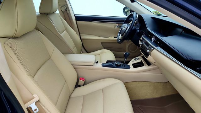 2015 Lexus ES 350 4dr Sedan w/ Premium Audio, Leather Seats & Dual Zone Climate - 22992813 - 24