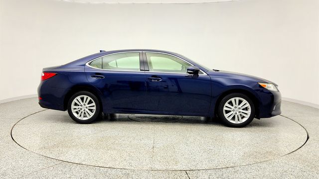 2015 Lexus ES 350 4dr Sedan w/ Premium Audio, Leather Seats & Dual Zone Climate - 22992813 - 3