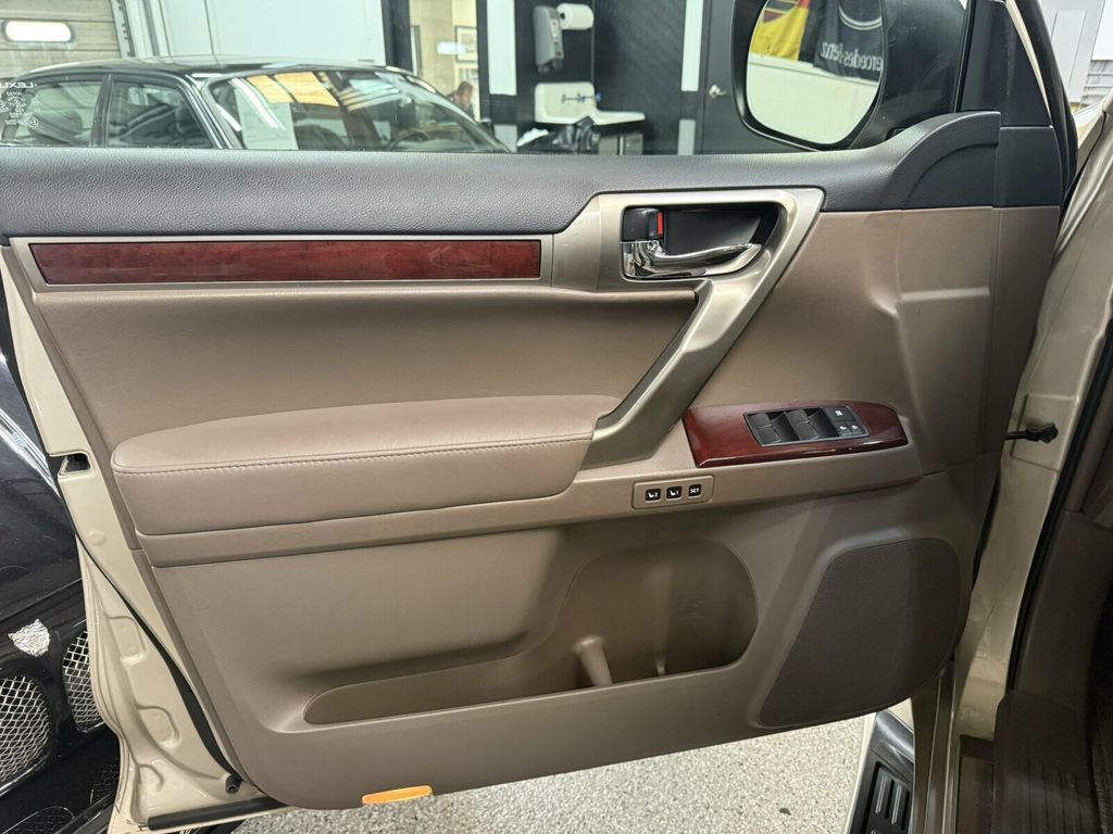 2015 Lexus GX 460 Local Trade/Premium Pkg/Heated&Cooled Seats/Blind Spot Monitor - 23080942 - 17