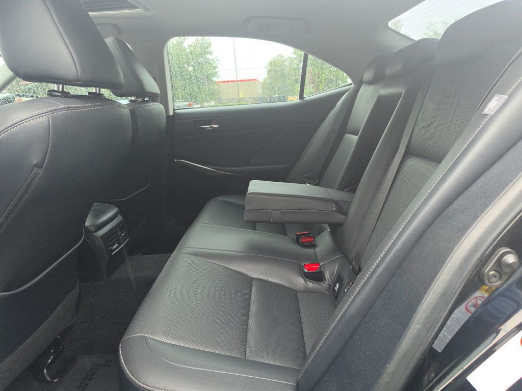 Lexus IS250 photo 10