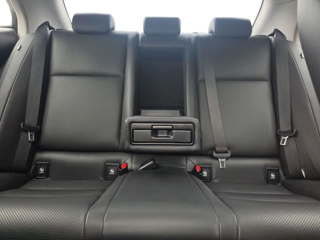 Lexus IS250 photo 13