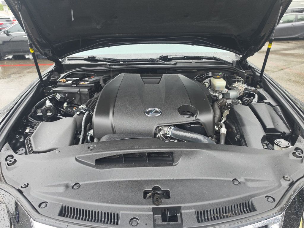 Lexus IS250 photo 23