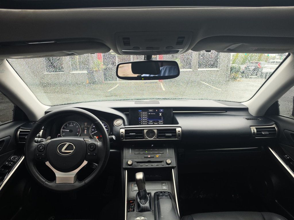 Lexus IS250 photo 29