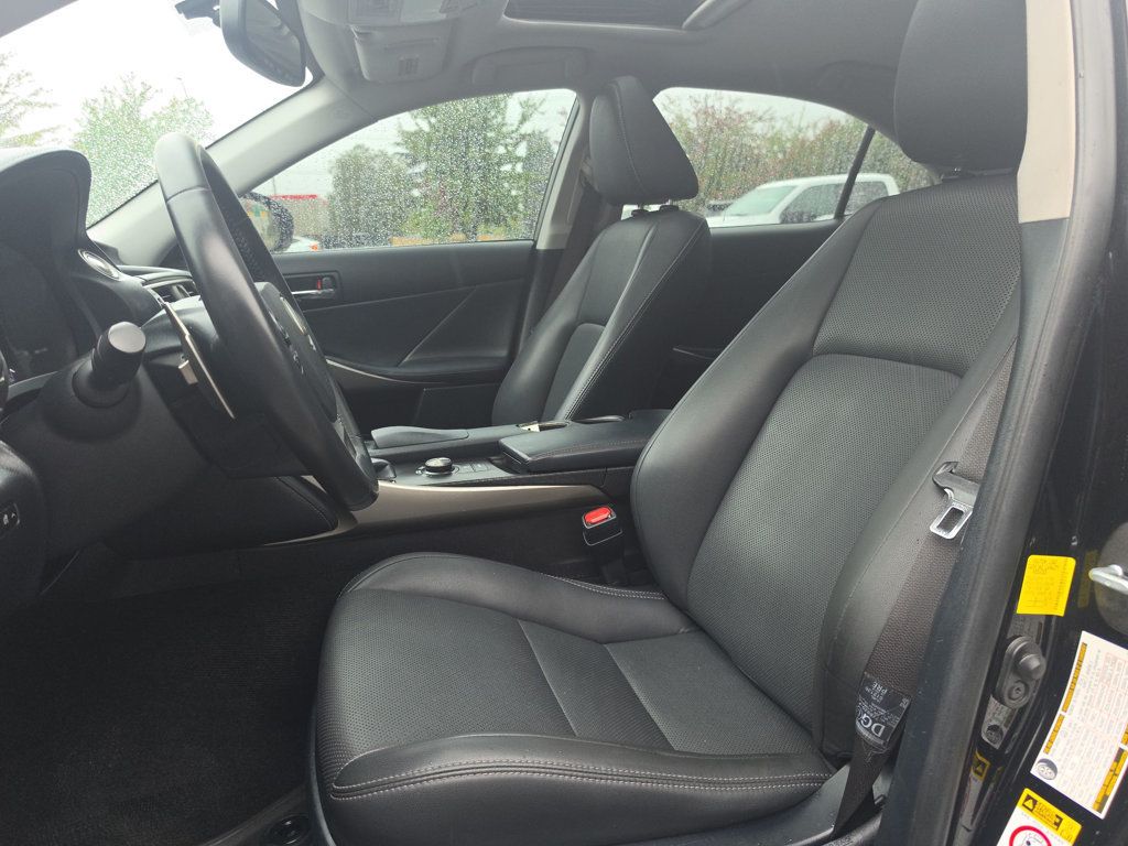 Lexus IS250 photo 9