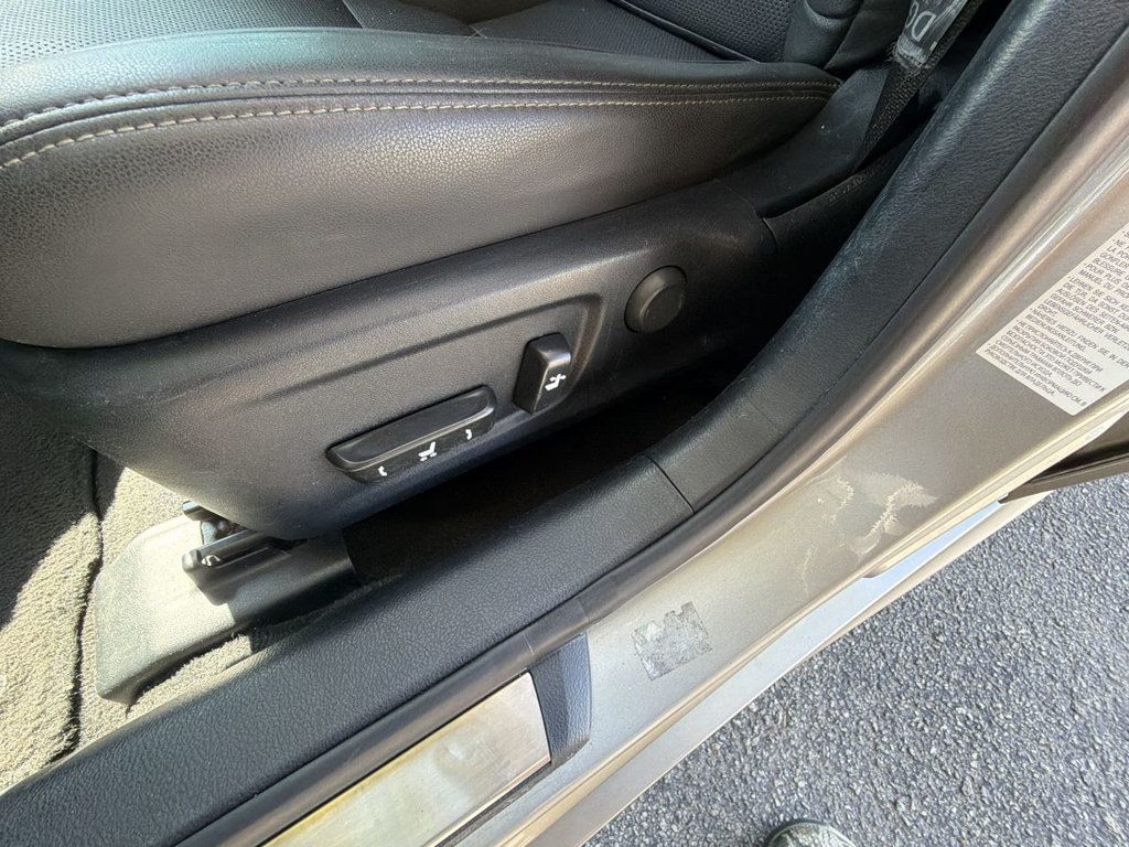 Lexus IS photo 12