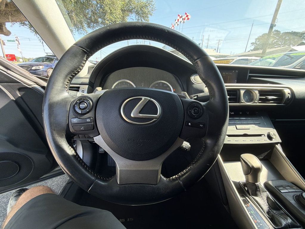 Lexus IS photo 14