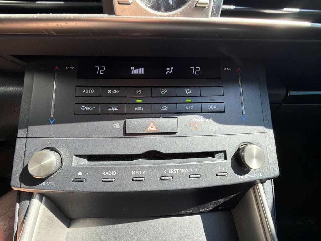 Lexus IS photo 18