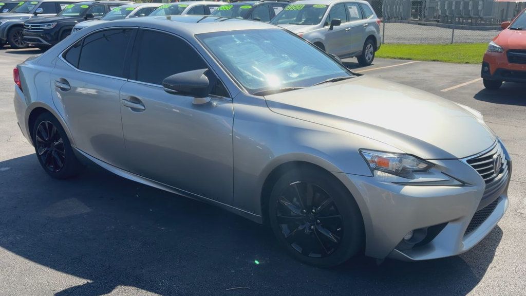 Lexus IS photo 2
