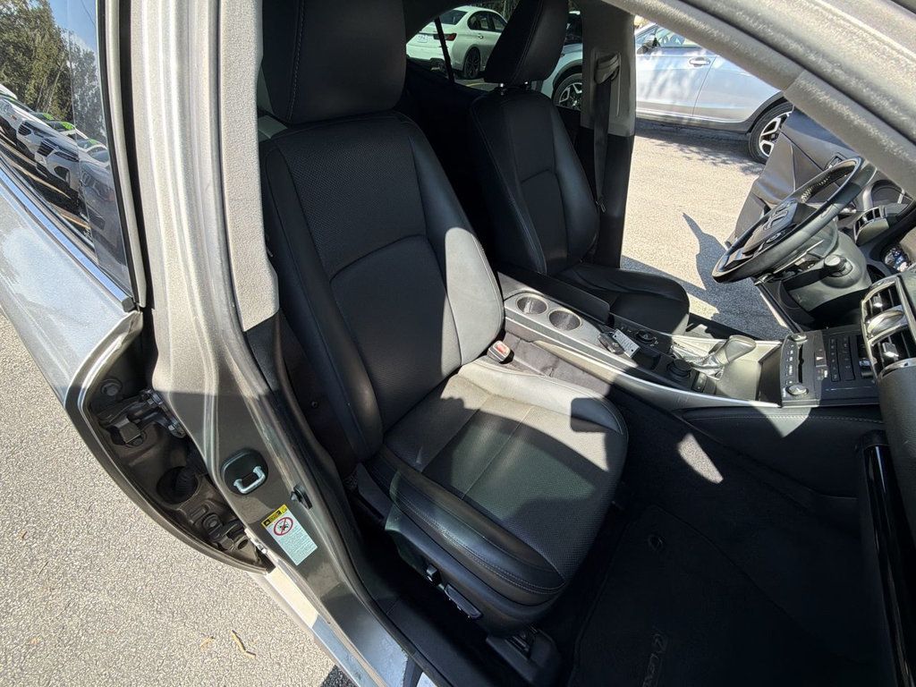 Lexus IS photo 20