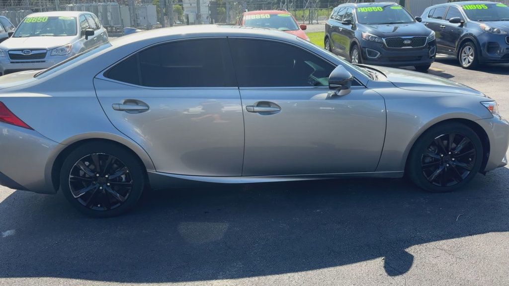 Lexus IS photo 8