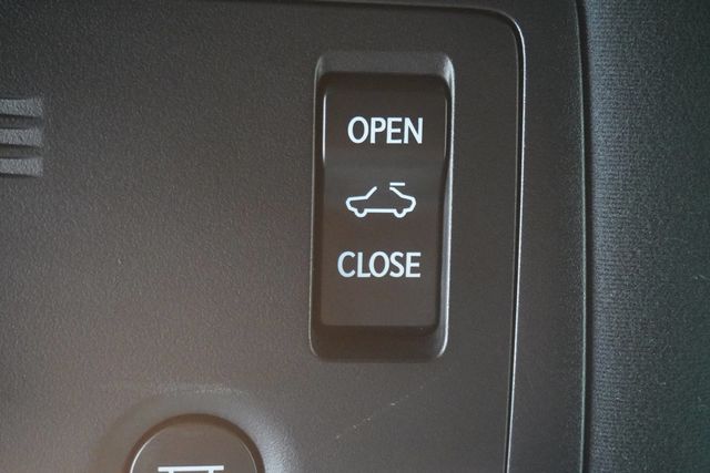 2015 Lexus IS 250 4dr Sport Sedan Automatic RWD - 23034863 - 25