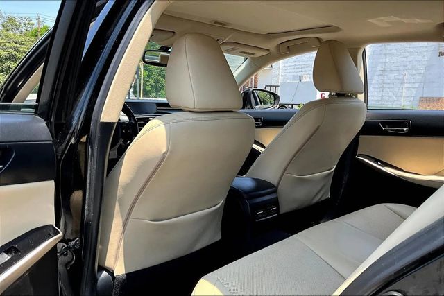 2015 Lexus IS 250 4dr Sport Sedan Automatic RWD - 22957991 - 17