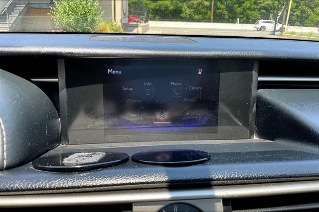 2015 Lexus IS 250 4dr Sport Sedan Automatic RWD - 22957991 - 24