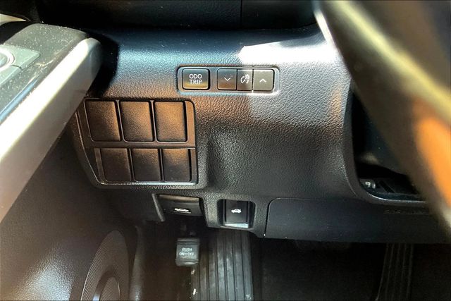 2015 Lexus IS 250 4dr Sport Sedan Automatic RWD - 22957991 - 26