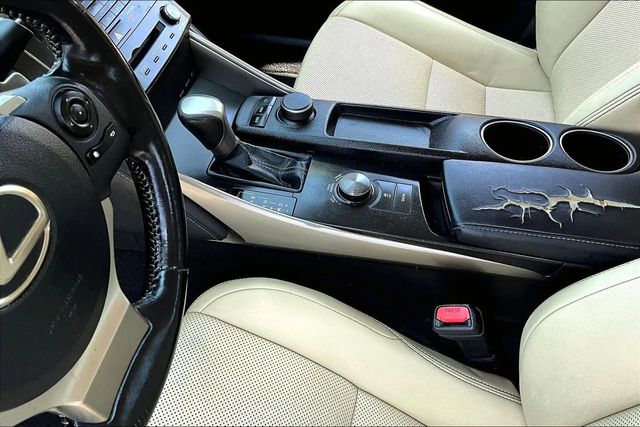 2015 Lexus IS 250 4dr Sport Sedan Automatic RWD - 22957991 - 29