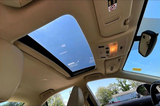 2015 Lexus IS 250 4dr Sport Sedan Automatic RWD - 22957991 - 31