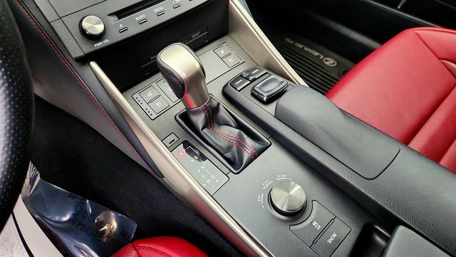 2015 Lexus IS 250 4dr Sport Sedan Crafted Line AWD with Navigation System Package - 22960983 - 16