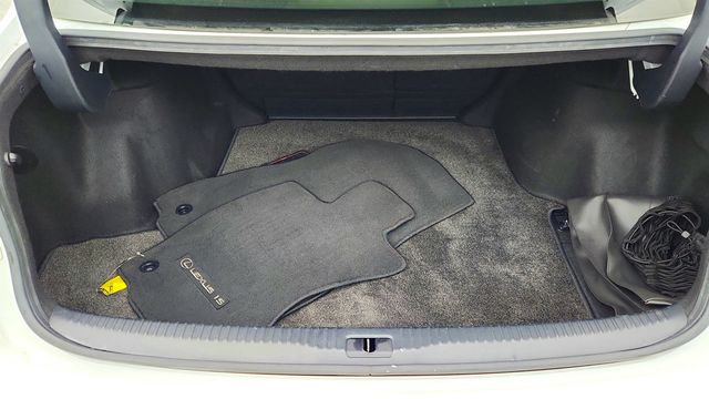 2015 Lexus IS 250 4dr Sport Sedan Crafted Line AWD with Navigation System Package - 22960983 - 24