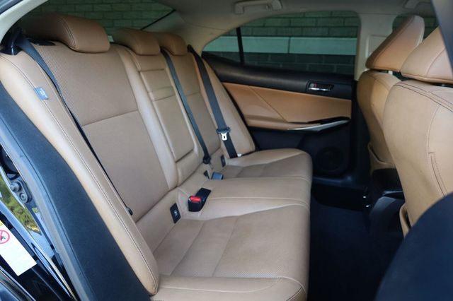 2015 Lexus IS 250 Crafted Line - 23072896 - 24