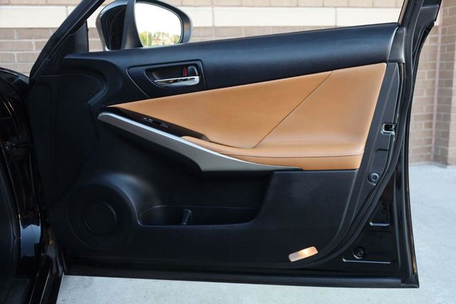 2015 Lexus IS 250 Crafted Line - 23072896 - 25