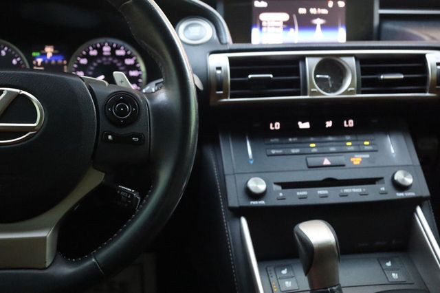 2015 Lexus IS 250 Crafted Line - 23072896 - 32