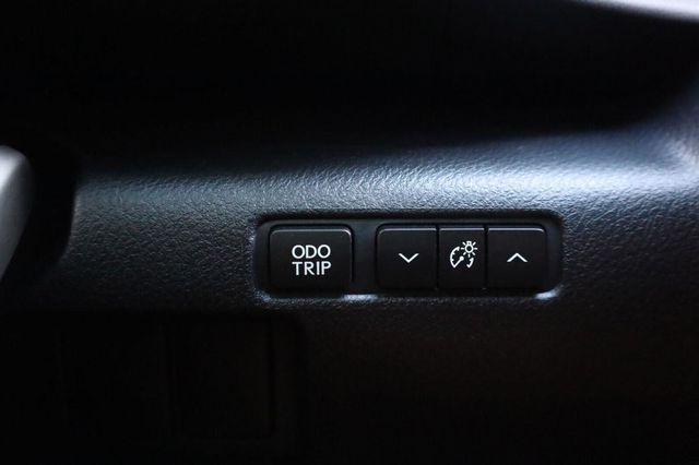 2015 Lexus IS 250 Crafted Line - 23072896 - 36