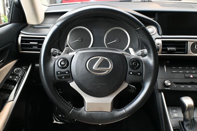 2015 Lexus IS 250 Sedan RWD - 22964017 - 9