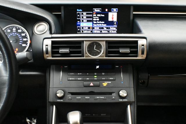 2015 Lexus IS 250 Sedan RWD - 22964017 - 10