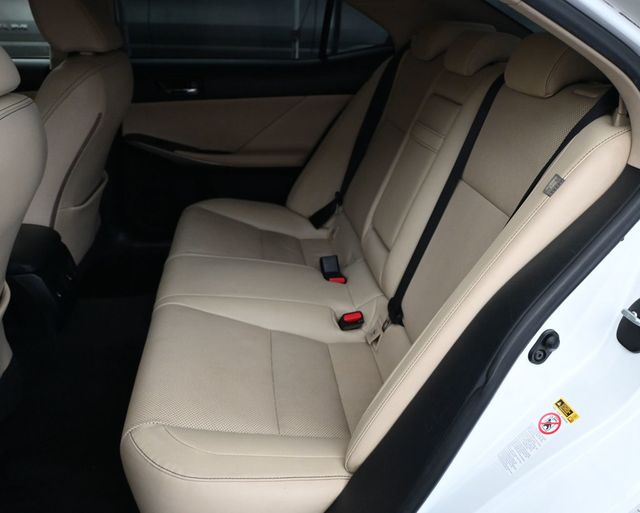 2015 Lexus IS 250 Sedan RWD - 22964017 - 14