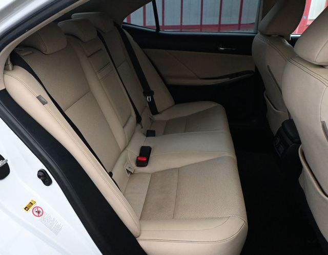 2015 Lexus IS 250 Sedan RWD - 22964017 - 16