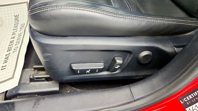 2015 Lexus IS 350 4dr Sedan AWD w/ Luxury Pkg, Nav System & 18'' Wheels - 23020176 - 11