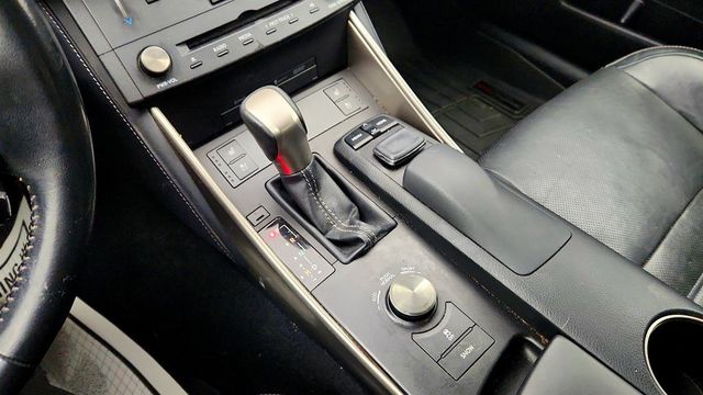 2015 Lexus IS 350 4dr Sedan AWD w/ Luxury Pkg, Nav System & 18'' Wheels - 23020176 - 16