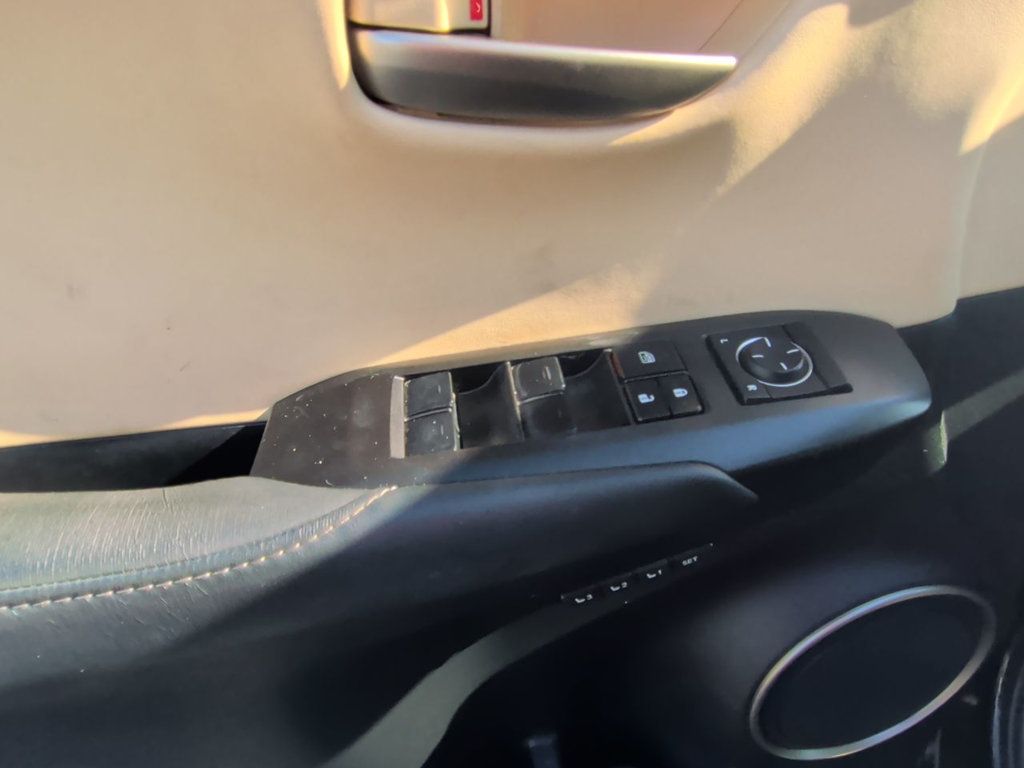 Lexus NX photo 12
