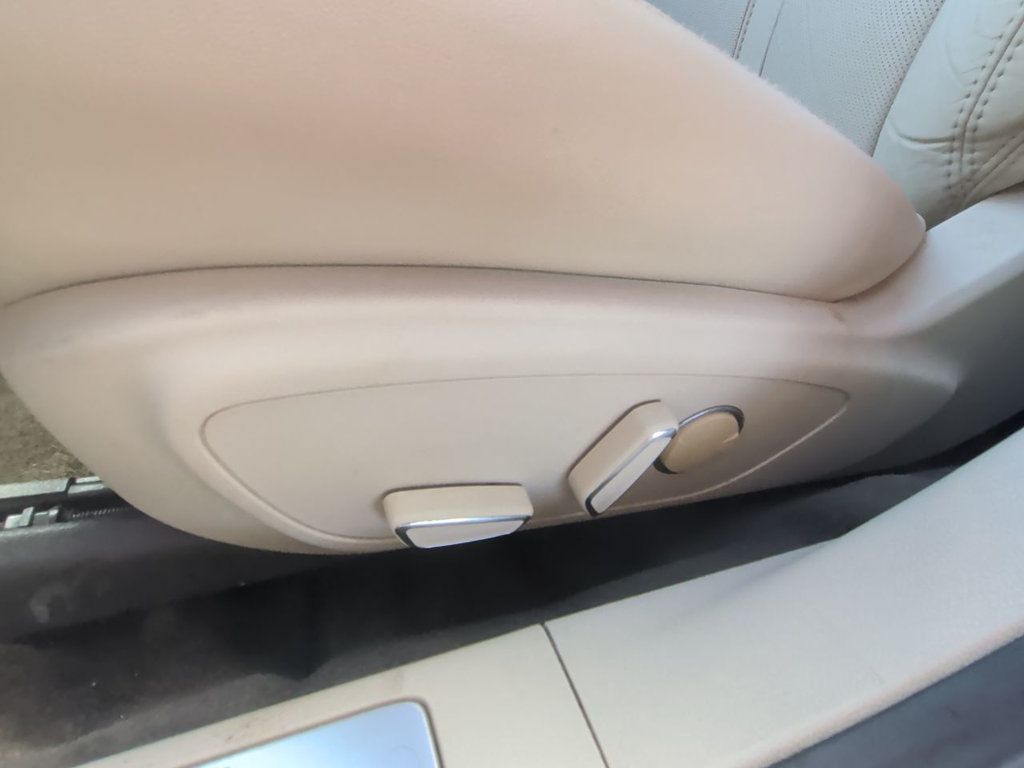 Lincoln MKZ 4dr Sedan Hybrid FWD photo 13