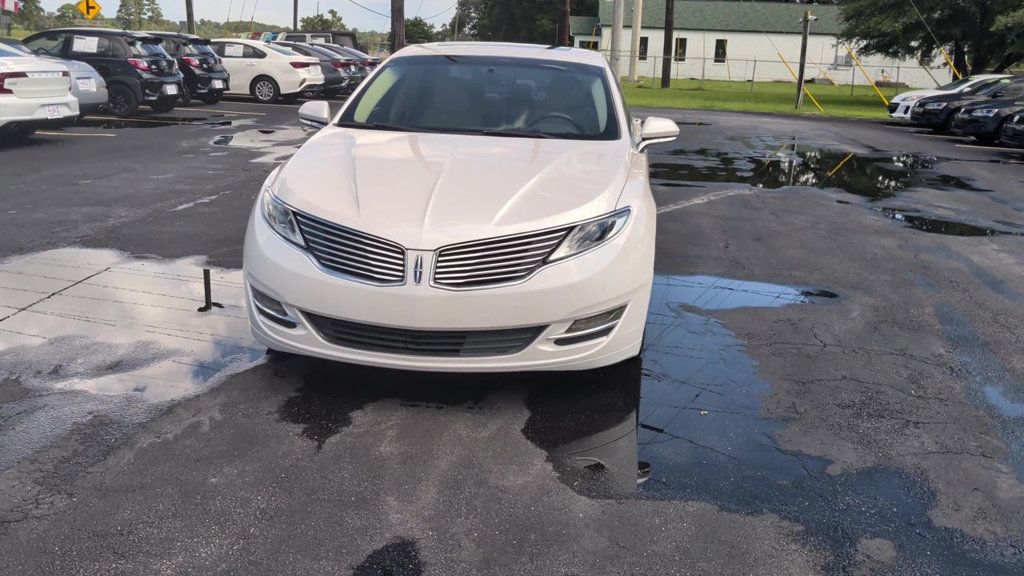 Lincoln MKZ 4dr Sedan Hybrid FWD photo 3