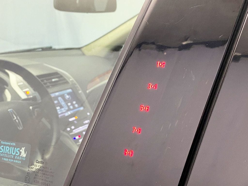 2015 Lincoln MKZ Hybrid photo 3