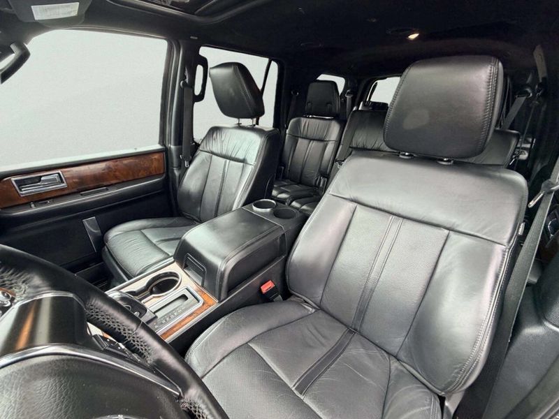 2015 Lincoln Navigator 4WD 4dr - 23039372 - 19