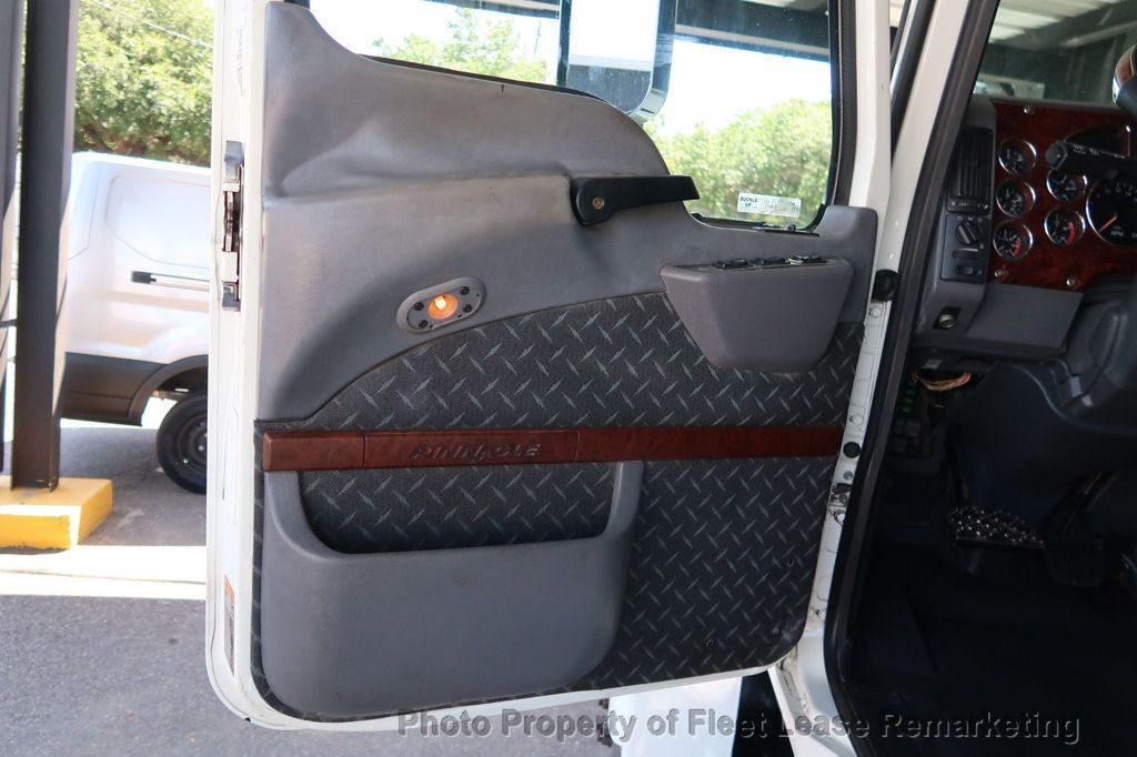 2015 Mack CHU613 Pinnacle 64T Sleeper  - 22887170 - 13