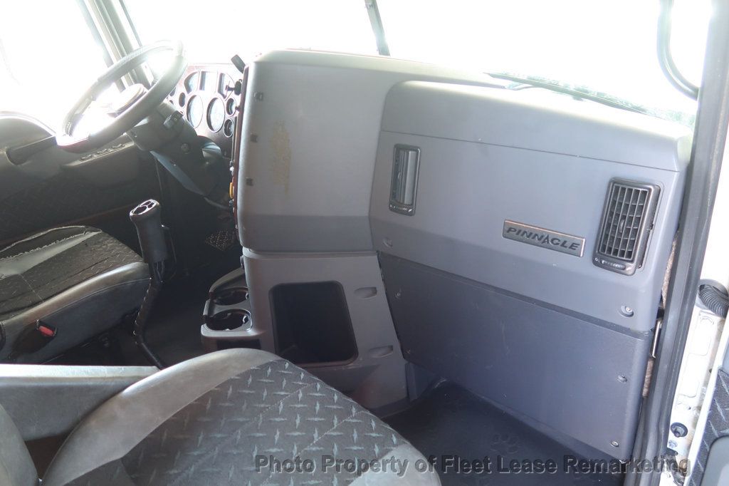 2015 Mack CHU613 Pinnacle 64T Sleeper  - 22887170 - 16