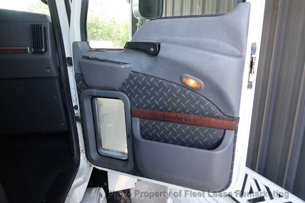 2015 Mack CHU613 Pinnacle 64T Sleeper  - 22887170 - 17