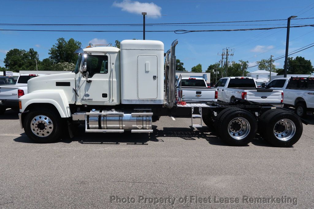 2015 Mack CHU613 Pinnacle 64T Sleeper  - 22887170 - 1