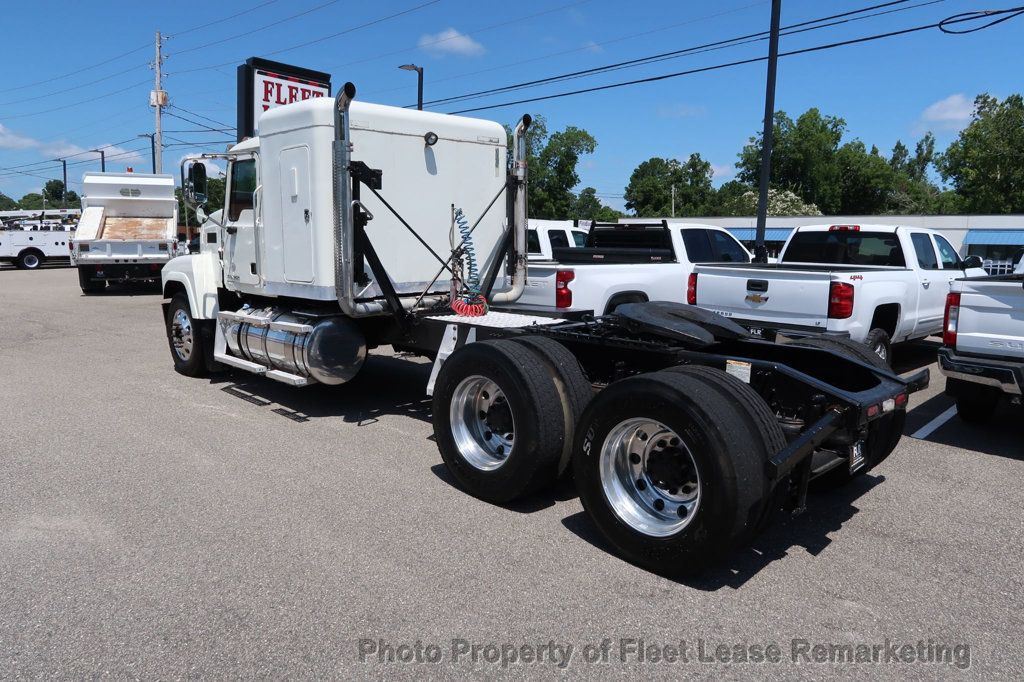 2015 Mack CHU613 Pinnacle 64T Sleeper  - 22887170 - 2