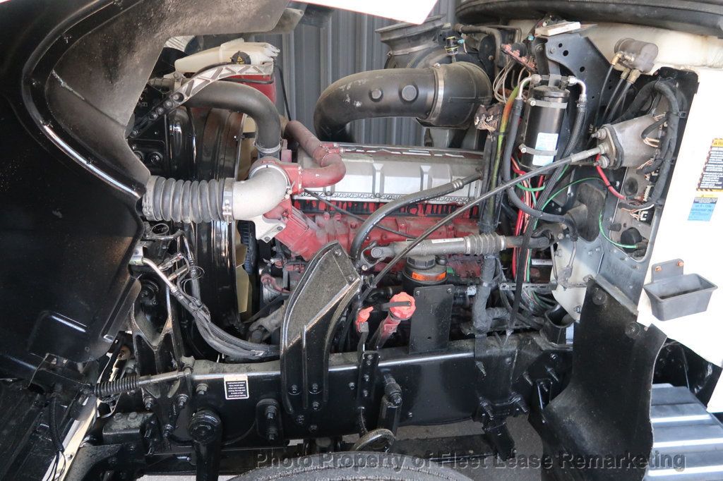 2015 Mack CHU613 Pinnacle 64T Sleeper  - 22887170 - 32